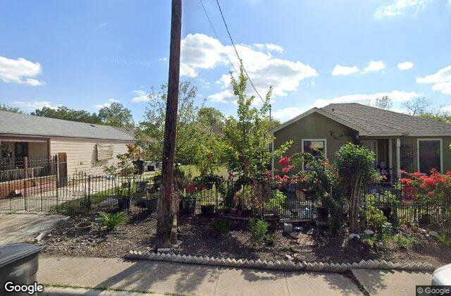 Street view of 2814 Vera Cruz Street, San Antonio, TX